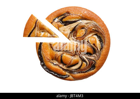 Nahaufnahme der frische geschnittene Kuchen auf weißem Hintergrund. Isoliert mit Beschneidungspfad Stockfoto