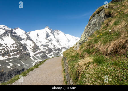 Alpiner Steig an der Franz-Josef-Hoehe nahe dem Berg Großglockner in Österreich Stockfoto