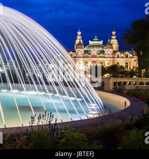 Das Casino von Monte Carlo ist ein Glücksspiel und Entertainment-Komplex befindet sich in Monte Carlo, Monaco, Cote de Azul, Frankreich. Freuen Sie sich auf ein Casino, das Grand Théâtre de Monte Carlo und das Amt des Les Ballets de Monte Carlo. Stockfoto