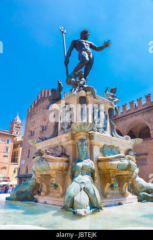 Der Neptunbrunnen, bürgerlichen Monumentalbrunnen befindet sich in der gleichnamigen Platz Piazza Nettuno neben Piazza Maggiore in Bologna, Italien. Stockfoto