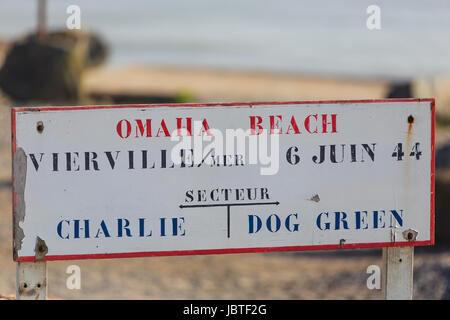 Frankreich, Calvados (14), Vierville-Sur-Mer, Plage d Strand, Panneau des Secteurs de Débarquement Charlie et Hund grün / / Frankreich, Calvados, Viervill Stockfoto