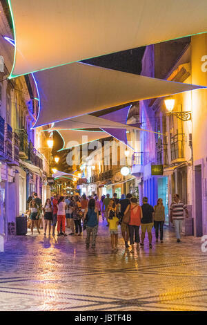 Faro in der Nacht, ein Spaziergang in den Abend, Algarve, Portugal, Faro Bei Nacht, Bummel am Abend Stockfoto