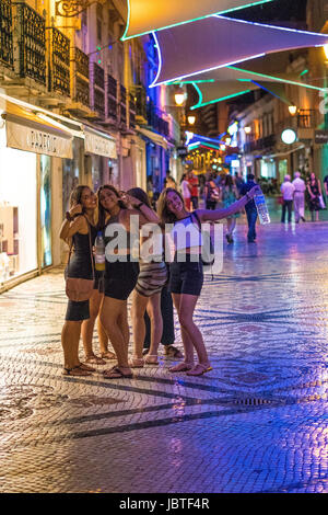 Faro in der Nacht, ein Spaziergang in den Abend, Algarve, Portugal, Faro Bei Nacht, Bummel am Abend Stockfoto