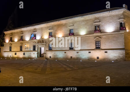 Parador-Hotel in der Nacht in Ubeda, Jaen, Spanien Stockfoto