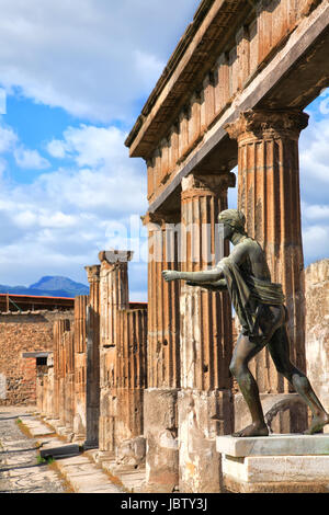 Tempel und die Statue des Apollo, Pompeji, Kampanien, Italien. Stockfoto