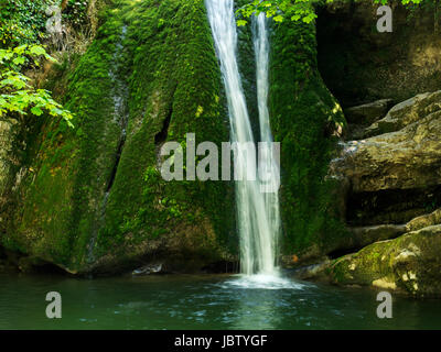 Janets Foss Wasserfall auf Gordale Beck in der Nähe von Malham North Yorkshire England Stockfoto