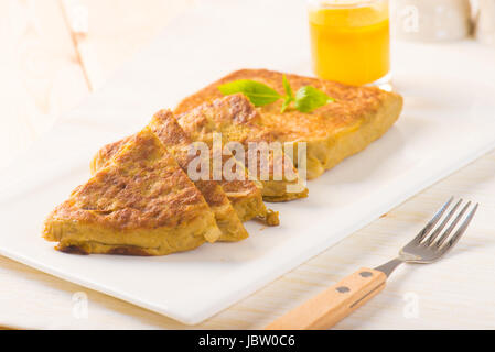 Arabische Brot Murtabak im Hintergrund festlegen Stockfoto