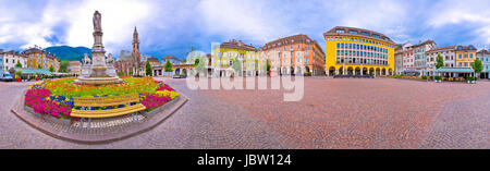 Bozen quadratische Waltherplatz Panorama-Hauptansicht Region Südtirol in Italien Stockfoto