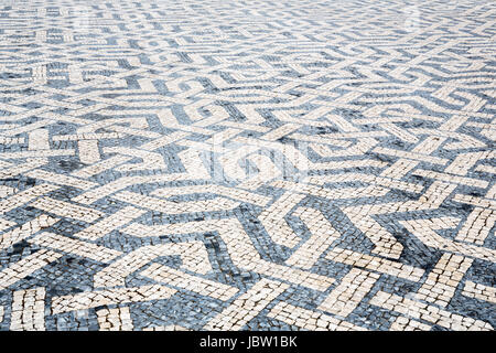 Ziegel Fliesen im Stadtplatz in Lissabon, Portugal Stockfoto