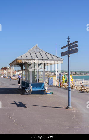 Traditionelle Unterkunft an der georgischen Esplanade (Promenade) in Weymouth, Dorset, England, UK Stockfoto