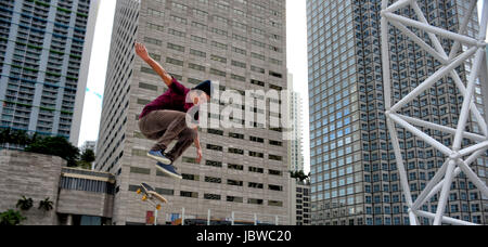 Skateboarden auf Bayfront Park in Miami Downtown, Florida, USA Stockfoto