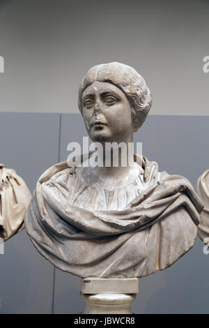 Büste von jüngeren Faustina, Ehefrau des Marcus Aurelius oder ihrer Tochter Lucilla, Frau von Lucius Verus. 162-170 N. CHR.. Kyrene, Nord-Afrika. British Museum. Stockfoto