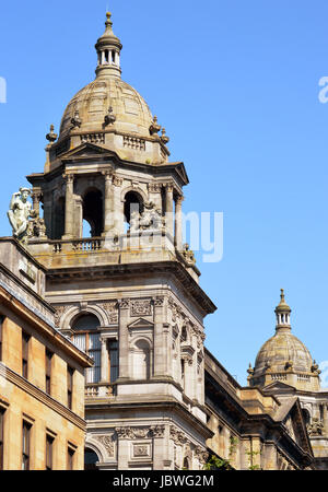 Detail der zwei Türme aus Glasgow City Chambers, Schottland, er Gebäude dient als Sitz der Kommunalverwaltung in der Stadt Stockfoto