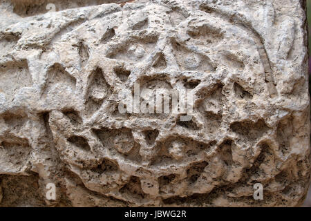 Architektur-Details an den Ruinen der alten Synagoge von Kafarnaum an der archäologischen Stätte Kafarnaum, Israel Stockfoto