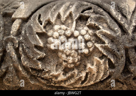 Architektur-Details an den Ruinen der alten Synagoge von Kafarnaum an der archäologischen Stätte Kafarnaum, Israel Stockfoto