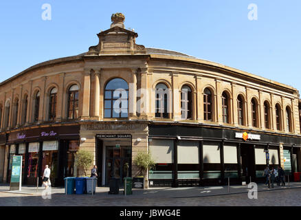 GLASGOW, Schottland - 3. Mai 2017: Merchant Square war einst Teil der Stadt old Fruitmarket.  Im Jahr 1800 erbaut und umgebaut im Jahre 1886 beherbergt es heute tren Stockfoto