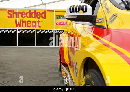 Dunlop MSA British Touring Car Championship, Ford RS in den Gruben von Zerkleinerten Weizen gefördert Stockfoto