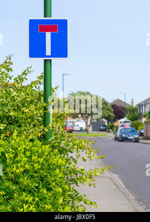 Keine durch Straße Zeichen auf einer kleinen Straße im Vereinigten Königreich. Stockfoto