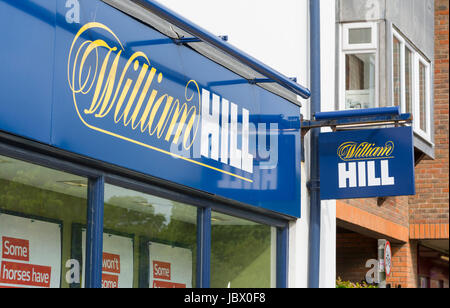 William Hill-Schild an der Ladenfront von einem William Hill Buchmacher Wetten Shop in Großbritannien. Stockfoto