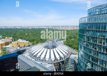 Berlin, Deutschland - 9. Juni 2017: Dach des Sony Centers am Potsdamer Platz in Berlin, Deutschland. Stockfoto