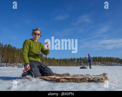 Eis Angeln, Kangos, Lappland, Schweden Stockfoto