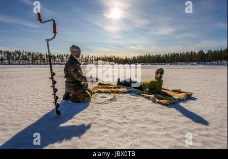 Eis Angeln, Kangos, Lappland, Schweden Stockfoto