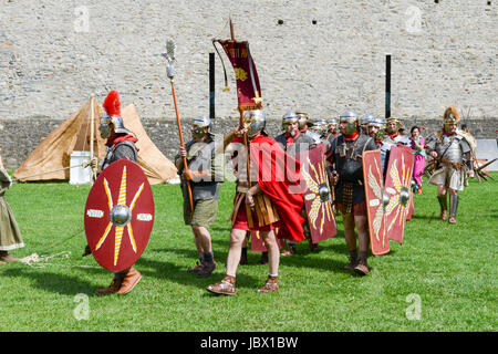 Bellinzona, Schweiz - 21. Mai 2017: Schloss Ausstellung des römischen Zenturios am Castelgrande in Bellinzona in den Schweizer Alpen Stockfoto