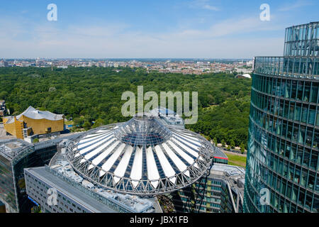 Berlin, Deutschland - 9. Juni 2017: Dach des Sony Centers am Potsdamer Platz in Berlin, Deutschland. Stockfoto