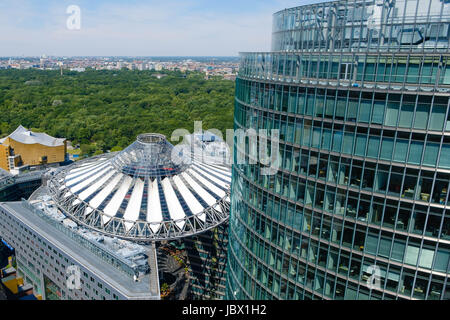 Berlin, Deutschland - 9. Juni 2017: Dach des Sony Centers am Potsdamer Platz in Berlin, Deutschland. Stockfoto