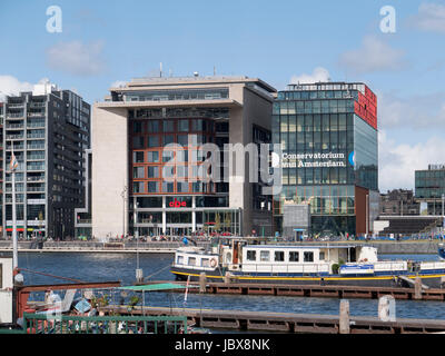 Zentrale Bibliothek Bibliothek Centrale OBA und Vam Konservatorium Amsterdam am Oosterdok Hafen, Amsterdam, Provinz Nord-Holland, Niederlande Stockfoto
