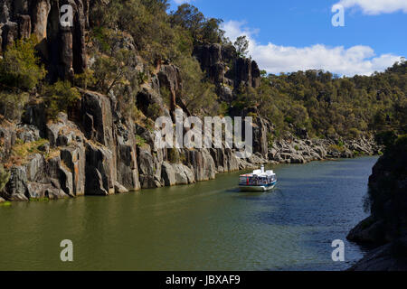 Kreuzfahrt-Schiff in Cataract Gorge auf der South Esk River in Launceston, Tasmanien, Australien Stockfoto