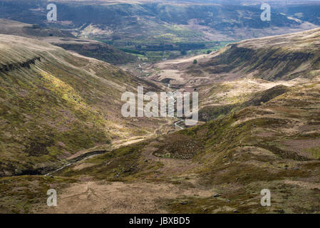 Blick auf Crowden Clough aus Laddow schaukelt, North Derbyshire, England. Stockfoto