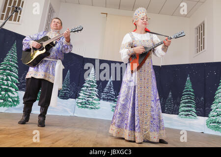 TROY, NEW YORK/USA - 25. Februar 2017: Traditionelle Musiker spielen auf dem jährlichen russischen Festival Stockfoto