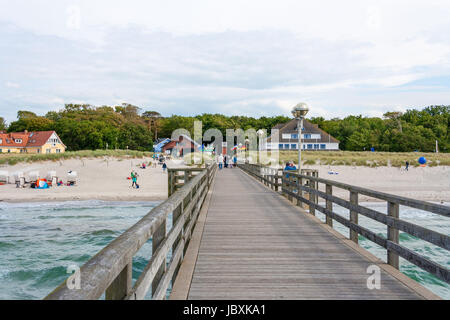 Graal-Müritz, Deutschland-14. Juni 2012: Pier in Graal-Müritz, einem beliebten Meer Kurort an der Ostsee, Deutschland. Stockfoto