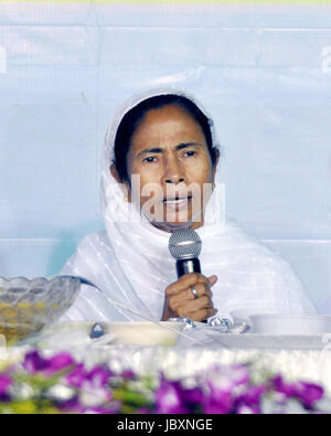 Kolkata, Indien. 12. Juni 2017. West-Bengalen Chief Minister Mamata Banerjee besuchen eine Iftar-Party im Park Circus organisiert. Bildnachweis: Saikat Paul/Pacific Press/Alamy Live-Nachrichten Stockfoto