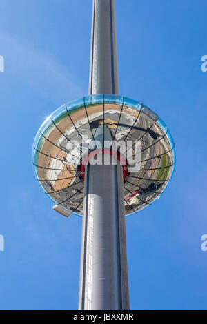 BRIGHTON, UK - 31. Mai 2017: Beeindruckende British Airways i360 Aussichtsturm befindet sich auf Brighton Seafront in Sussex, UK, am 31. Mai 2017. Stockfoto