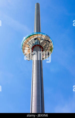 BRIGHTON, UK - 31. Mai 2017: Beeindruckende British Airways i360 Aussichtsturm befindet sich auf Brighton Seafront in Sussex, UK, am 31. Mai 2017. Stockfoto