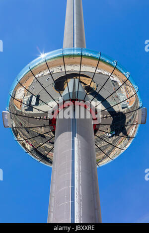 BRIGHTON, UK - 31. Mai 2017: Beeindruckende British Airways i360 Aussichtsturm befindet sich auf Brighton Seafront in Sussex, UK, am 31. Mai 2017. Stockfoto