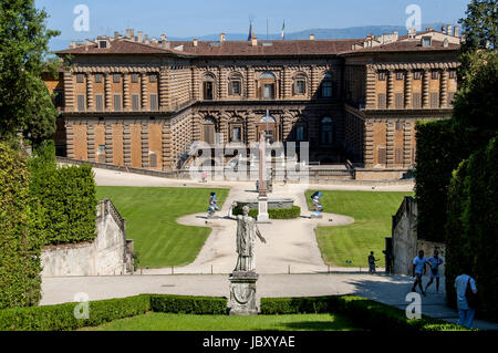 Florenz, Italien. 11. Juni 2017. Die Boboli-Gärten in Florenz, mit Palazzo Pitti im Hintergrund Credit: Patrizia Cortellessa/Pacific Press/Alamy Live News Stockfoto