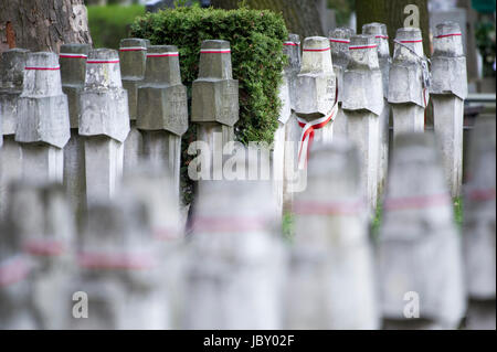 Gräber des Warschauer Aufstandes Kämpfer auf Powazki Militär Friedhof (Cmentarz Wojskowy Na Powazkach) in Warschau 5. April 2017 © Wojciech Strozyk / A Stockfoto