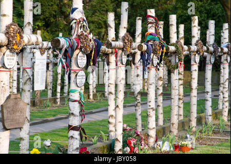 Gräber des Warschauer Aufstandes Kämpfer auf Powazki Militär Friedhof (Cmentarz Wojskowy Na Powazkach) in Warschau 5. April 2017 © Wojciech Strozyk / A Stockfoto