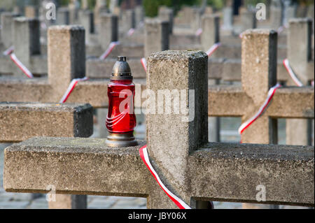 Gräber des Warschauer Aufstandes Kämpfer auf Powazki Militär Friedhof (Cmentarz Wojskowy Na Powazkach) in Warschau 5. April 2017 © Wojciech Strozyk / A Stockfoto