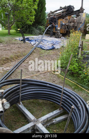 Geothermie 2017 Berg Hitze im Villa Garten Brunnen bohren sind beladen mit Kühlflüssigkeit Stockfoto