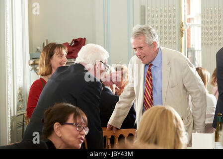 Martin Bell in den Oldie literarische Mittagessen 6/6/17. Stockfoto