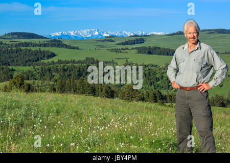 Selbstporträt von Johannes Lämmer auf Wiese des oberen gefleckte Hund Creek Basin in der Nähe von Avon, montana Stockfoto