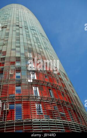 Von dem französischen Architekten Jean Nouvel entworfene umbenannt die modernen Wolkenkratzer, die Torre Agbar wurde Torre Herrlichkeiten im Jahr 2017 Stockfoto