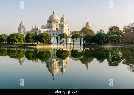 Das Victoria Memorial, 1922 gegründet, die Spiegelung im Wasser Pool Stockfoto