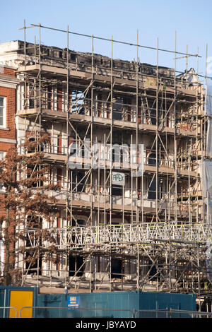 Blick von dem, was bleibt von der Royal Clarence Hotel-Fassade nach verheerenden Brand am 28. Oktober 2016. Bereich aufgebaut, Exeter, Devon, England, UK Stockfoto
