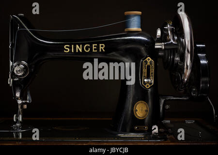 Schöne Produkt-Design aus der Zeit um 1900, die Nähmaschine Singer 99 K war 1911 eingeführt und blieb in der Produktion bis zu den 1950er Jahren. Stockfoto