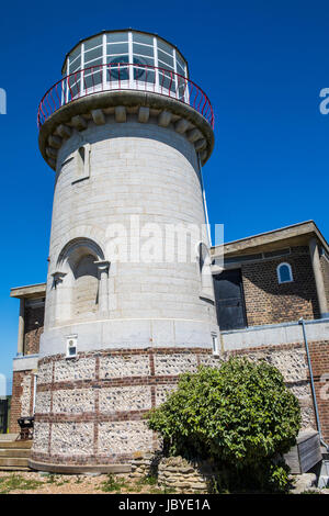 Ein Blick auf den Belle Tout Leuchtturm befindet sich am Beachy Head in East Sussex, UK. Stockfoto